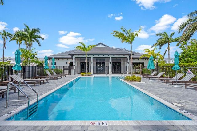 4917 Oakmont Dr, Dania Beach, FL 33312