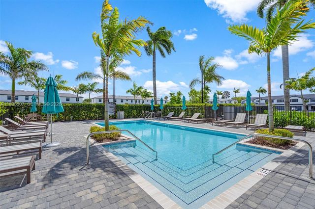 4917 Oakmont Dr, Dania Beach, FL 33312