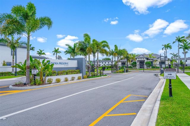 4917 Oakmont Dr, Dania Beach, FL 33312