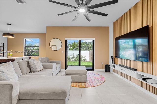 4917 Oakmont Dr, Dania Beach, FL 33312