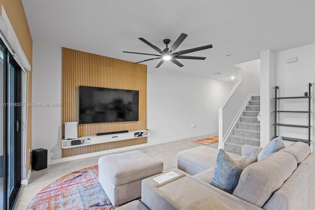 4917 Oakmont Dr, Dania Beach, FL 33312