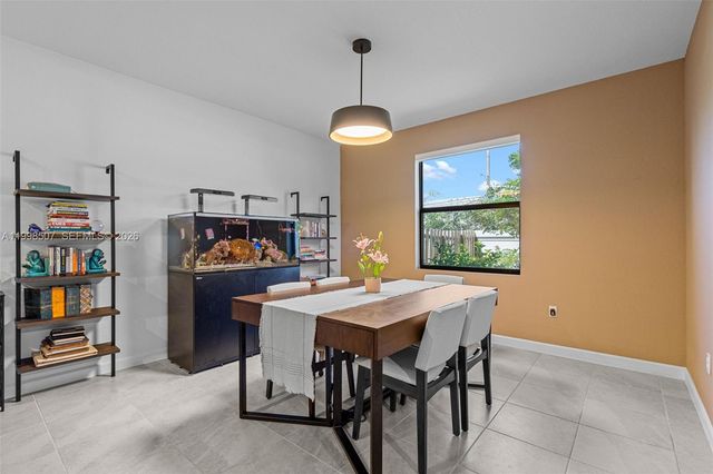 4917 Oakmont Dr, Dania Beach, FL 33312