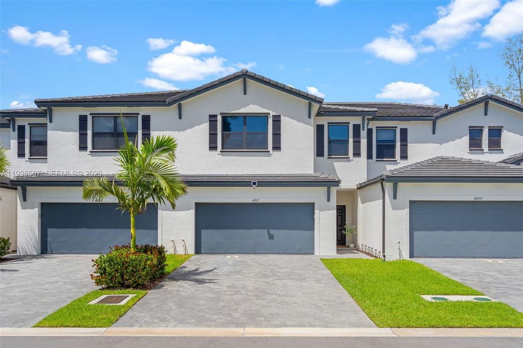 4917 Oakmont Dr, Dania Beach, FL 33312