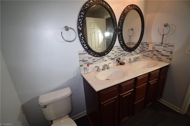 136 Penry Lane, Clemmons, NC 27012