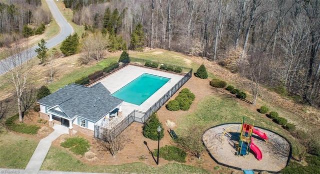 136 Penry Lane, Clemmons, NC 27012