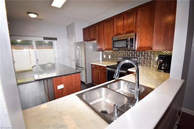 136 Penry Lane, Clemmons, NC 27012