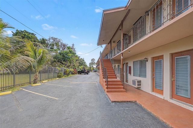 60 NW 79th St 14, Miami, FL 33150