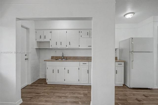 60 NW 79th St 14, Miami, FL 33150