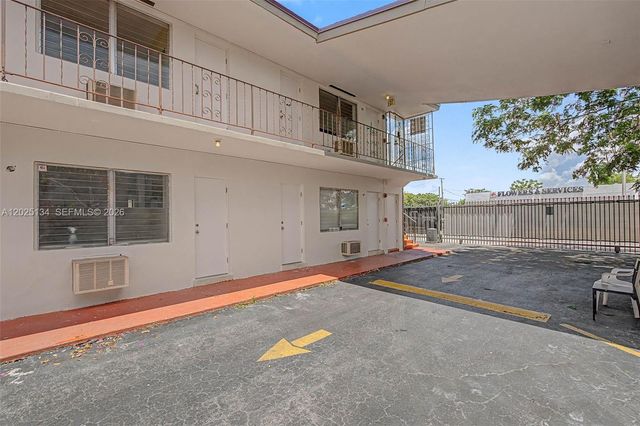 60 NW 79th St 14, Miami, FL 33150