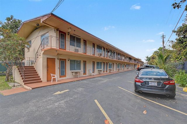 60 NW 79th St 14, Miami, FL 33150