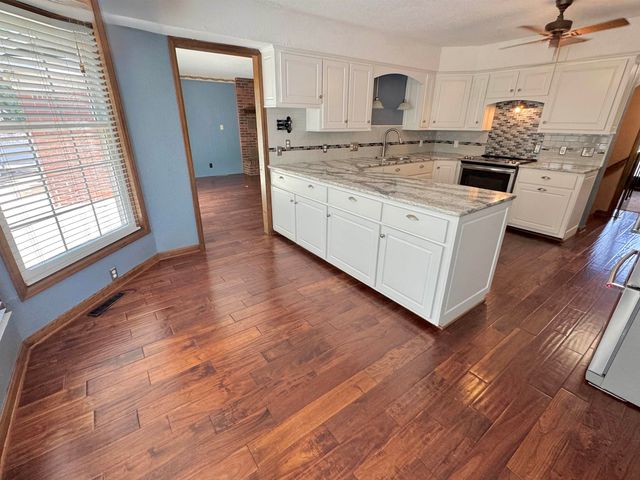 1861 N Chelsea Dr, El Dorado, KS 67042