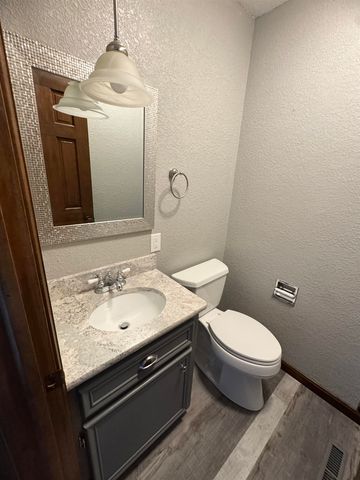 1861 N Chelsea Dr, El Dorado, KS 67042