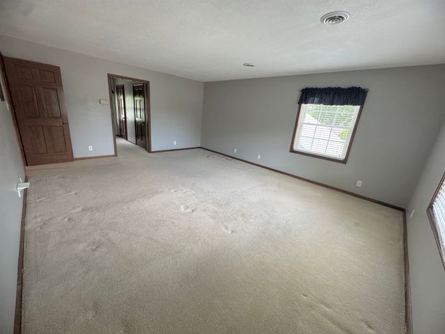 1861 N Chelsea Dr, El Dorado, KS 67042