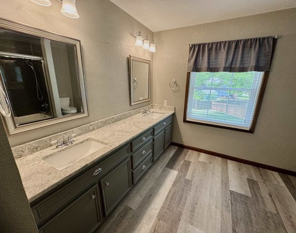 1861 N Chelsea Dr, El Dorado, KS 67042