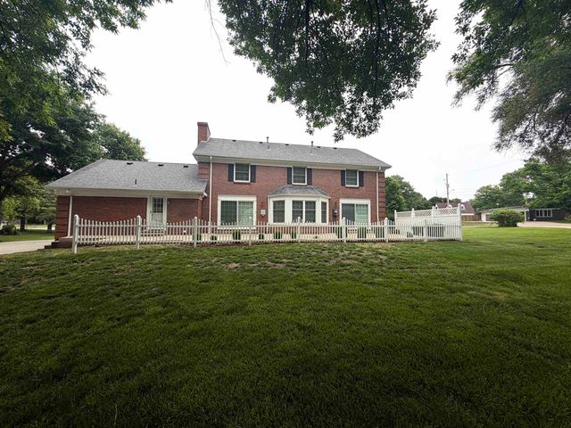 1861 N Chelsea Dr, El Dorado, KS 67042