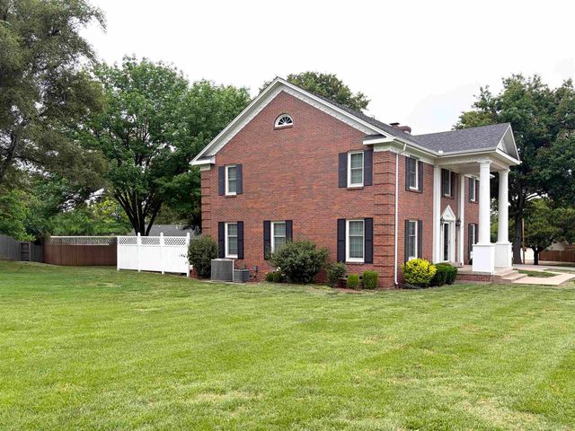 1861 N Chelsea Dr, El Dorado, KS 67042