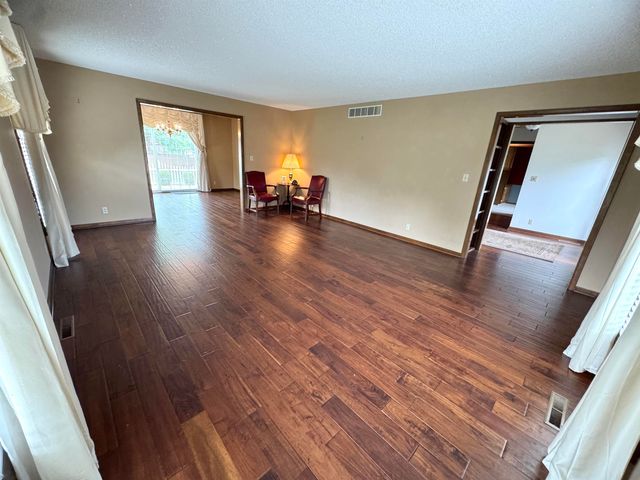 1861 N Chelsea Dr, El Dorado, KS 67042