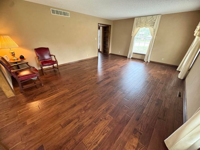1861 N Chelsea Dr, El Dorado, KS 67042