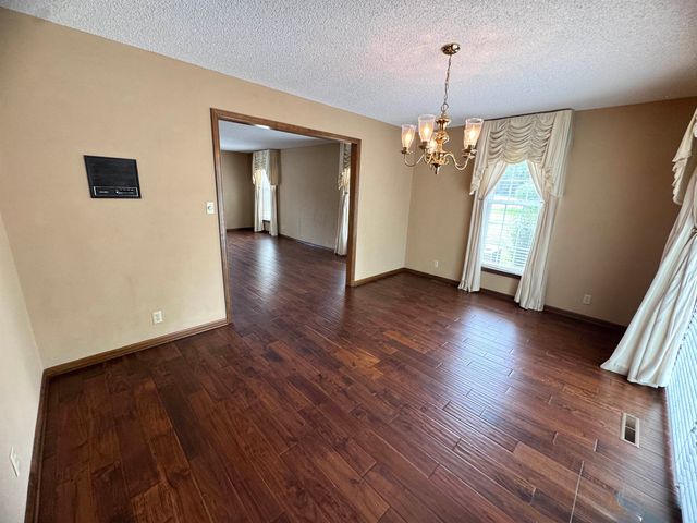 1861 N Chelsea Dr, El Dorado, KS 67042