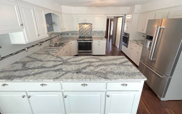 1861 N Chelsea Dr, El Dorado, KS 67042