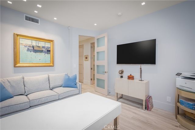 3407 W Oceanfront, Newport Beach, CA 92663