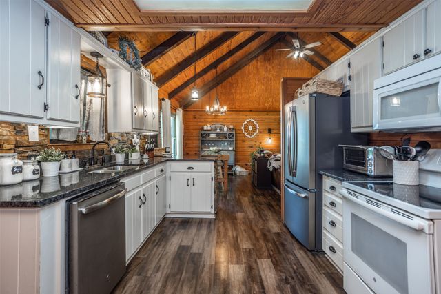 101 Easy Street, Valley View, TX 76272