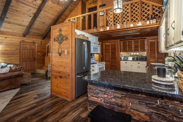 101 Easy Street, Valley View, TX 76272
