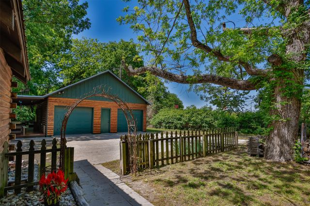 101 Easy Street, Valley View, TX 76272