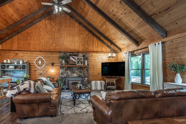 101 Easy Street, Valley View, TX 76272