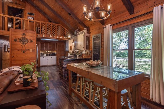 101 Easy Street, Valley View, TX 76272