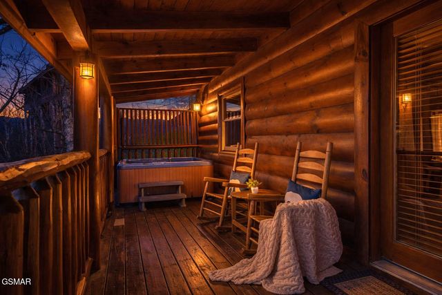 1959 Cougar Crossing Way, Sevierville, TN 37876