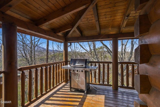 1959 Cougar Crossing Way, Sevierville, TN 37876
