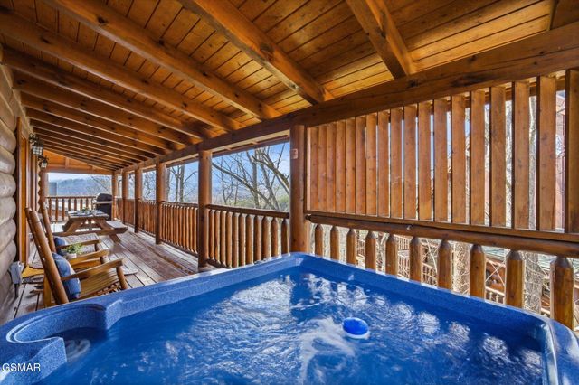 1959 Cougar Crossing Way, Sevierville, TN 37876