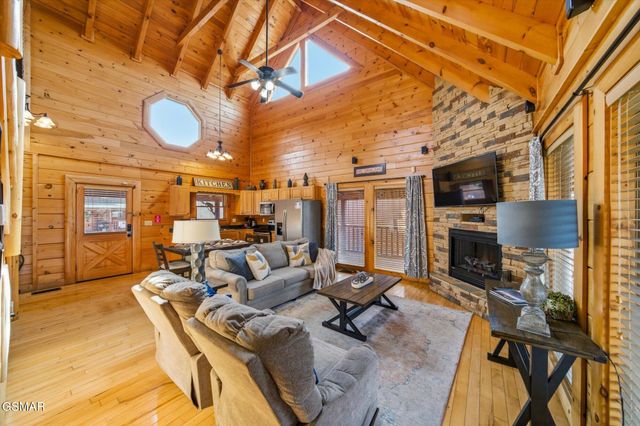 1959 Cougar Crossing Way, Sevierville, TN 37876