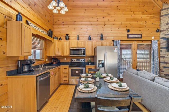 1959 Cougar Crossing Way, Sevierville, TN 37876