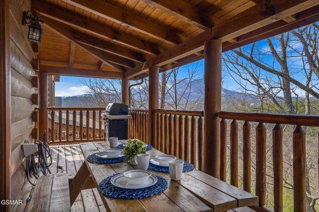 1959 Cougar Crossing Way, Sevierville, TN 37876