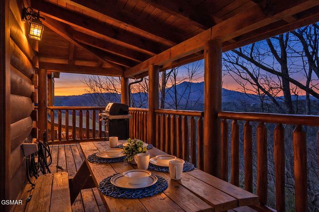 1959 Cougar Crossing Way, Sevierville, TN 37876