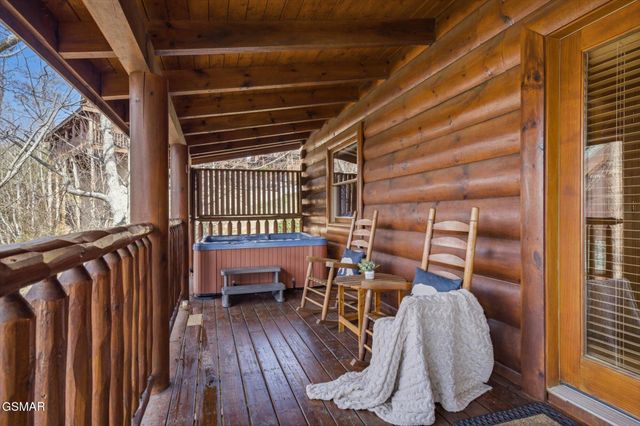 1959 Cougar Crossing Way, Sevierville, TN 37876