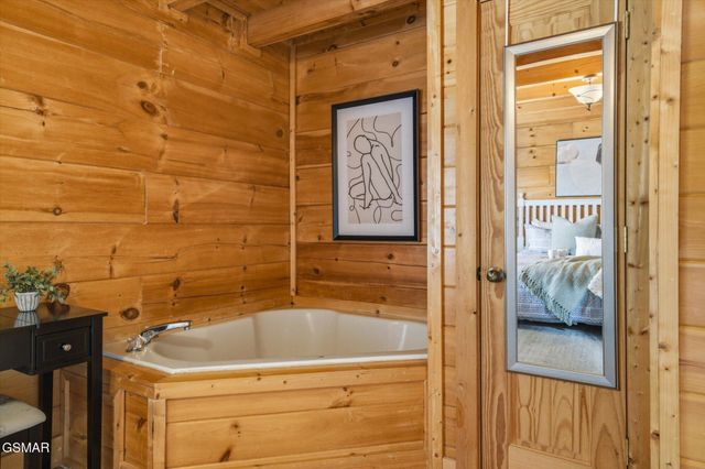 1959 Cougar Crossing Way, Sevierville, TN 37876