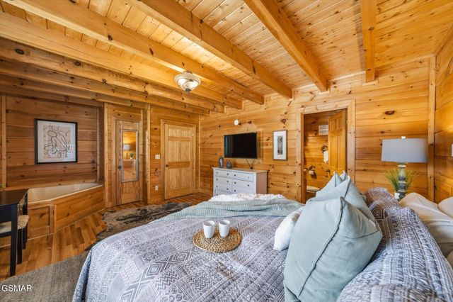 1959 Cougar Crossing Way, Sevierville, TN 37876