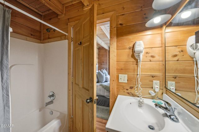 1959 Cougar Crossing Way, Sevierville, TN 37876