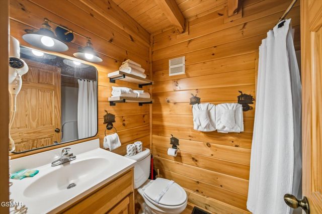 1959 Cougar Crossing Way, Sevierville, TN 37876