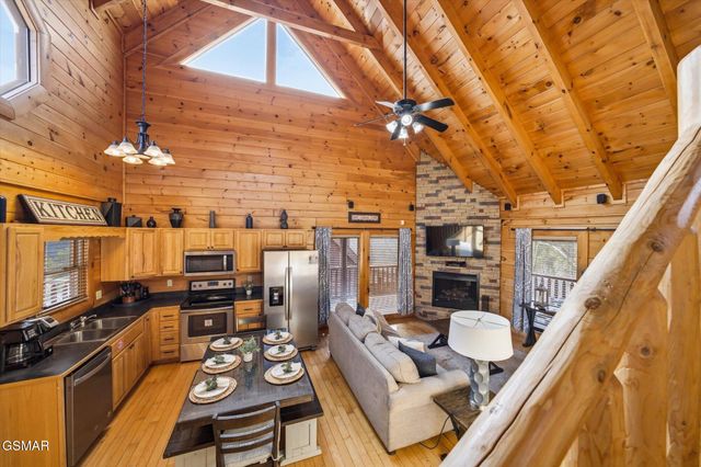 1959 Cougar Crossing Way, Sevierville, TN 37876