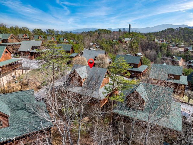 1959 Cougar Crossing Way, Sevierville, TN 37876