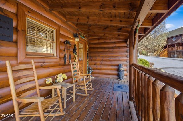 1959 Cougar Crossing Way, Sevierville, TN 37876