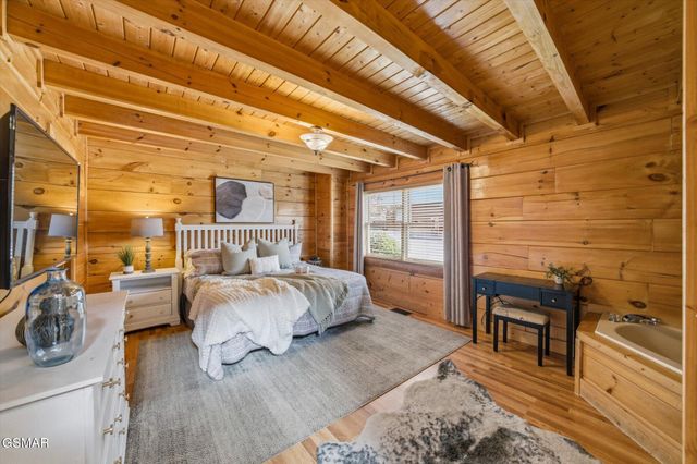 1959 Cougar Crossing Way, Sevierville, TN 37876