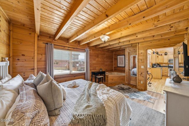 1959 Cougar Crossing Way, Sevierville, TN 37876