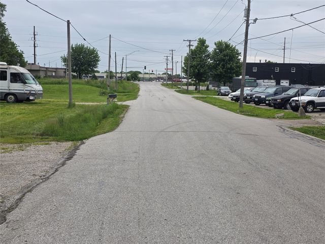 30 NW 47th Place, Des Moines, IA 50313