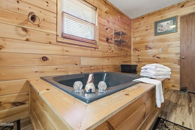 2114 Rabbit Point Way, Sevierville, TN 37876