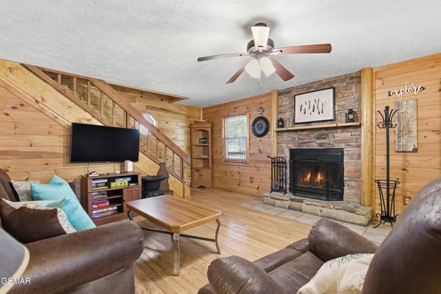 2114 Rabbit Point Way, Sevierville, TN 37876